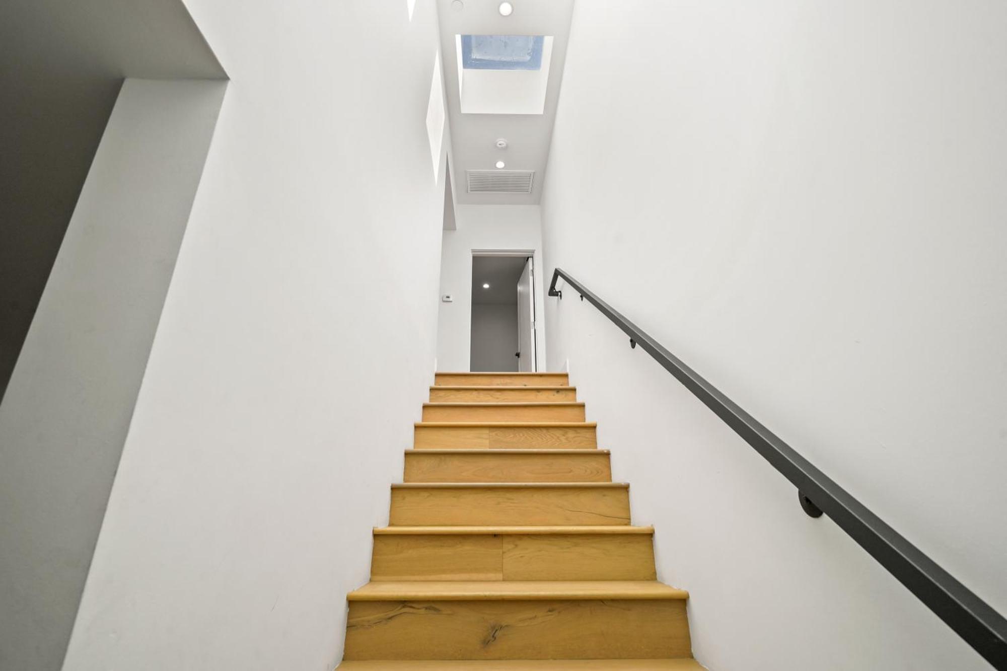 Scandinavian 2br, 2bath Townhome, Pet & Kid Friendly, Free Parking, 10min To Venice Beach! Сasa de vacaciones