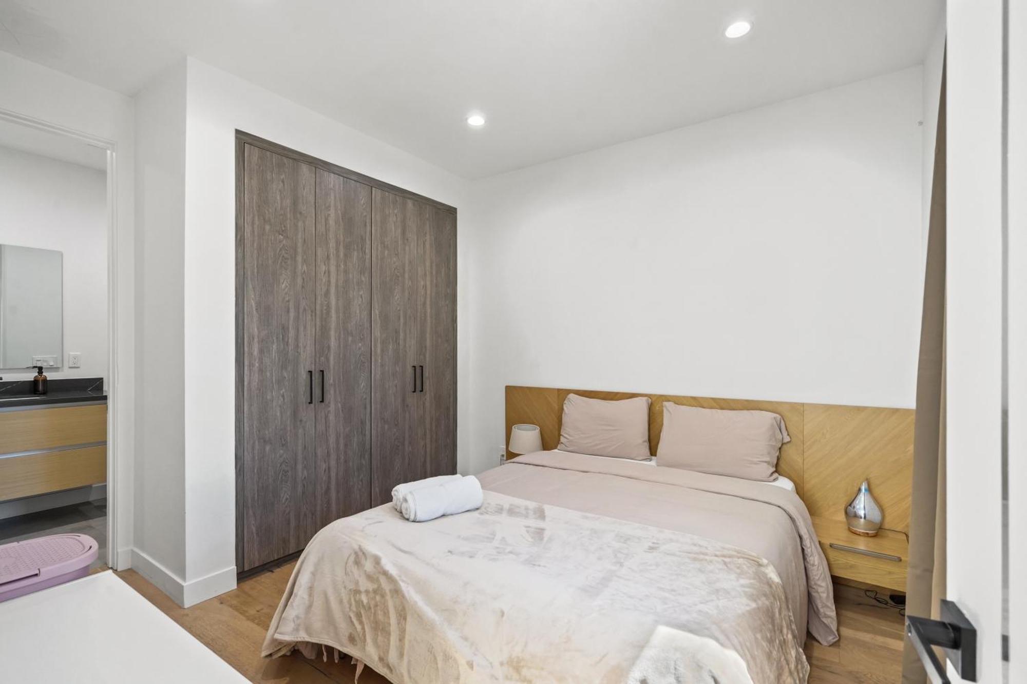 Сasa de vacaciones Scandinavian 2br, 2bath Townhome, Pet & Kid Friendly, Free Parking, 10min To Venice Beach!